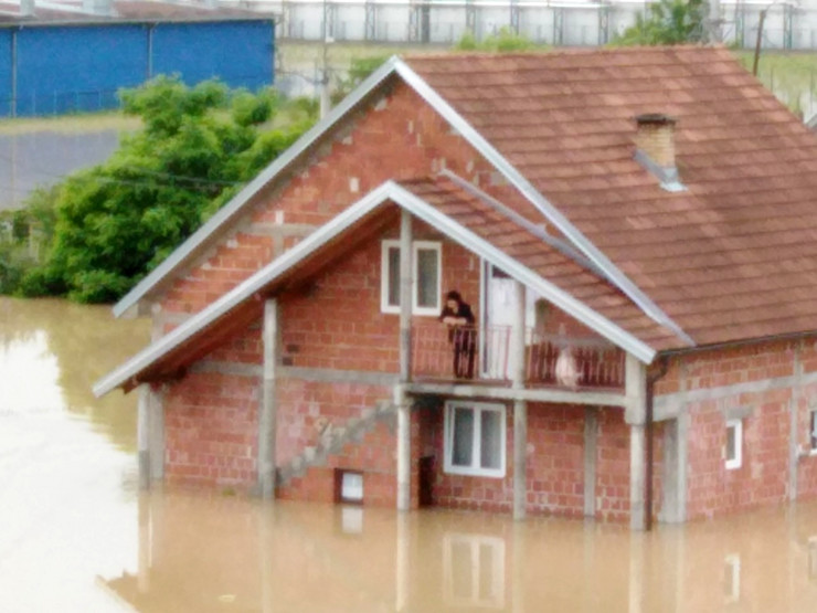 Поново поплаве, поново без одговорности