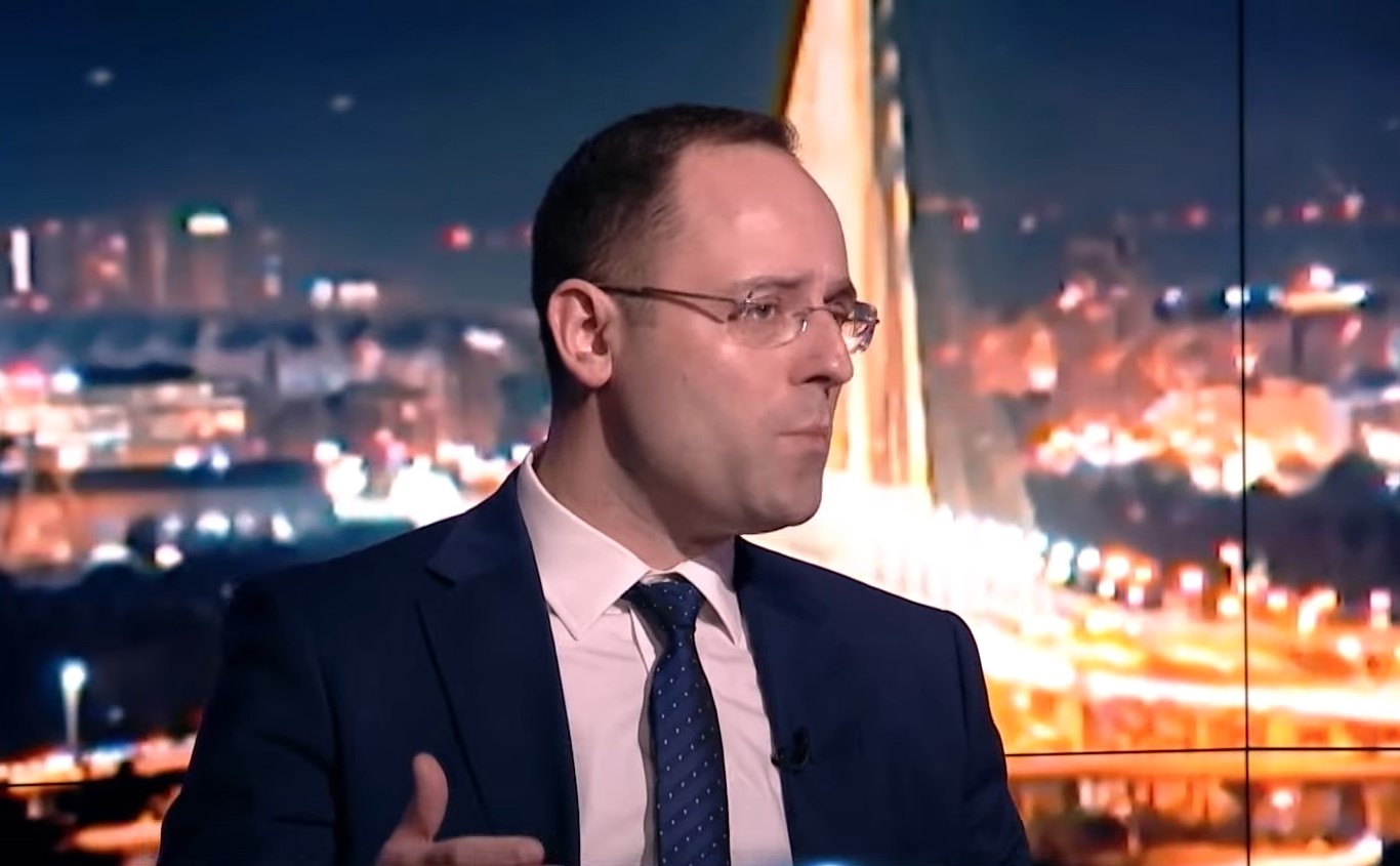 Да ли Вучић припрема предају и здравства и просвете сецесионистима?