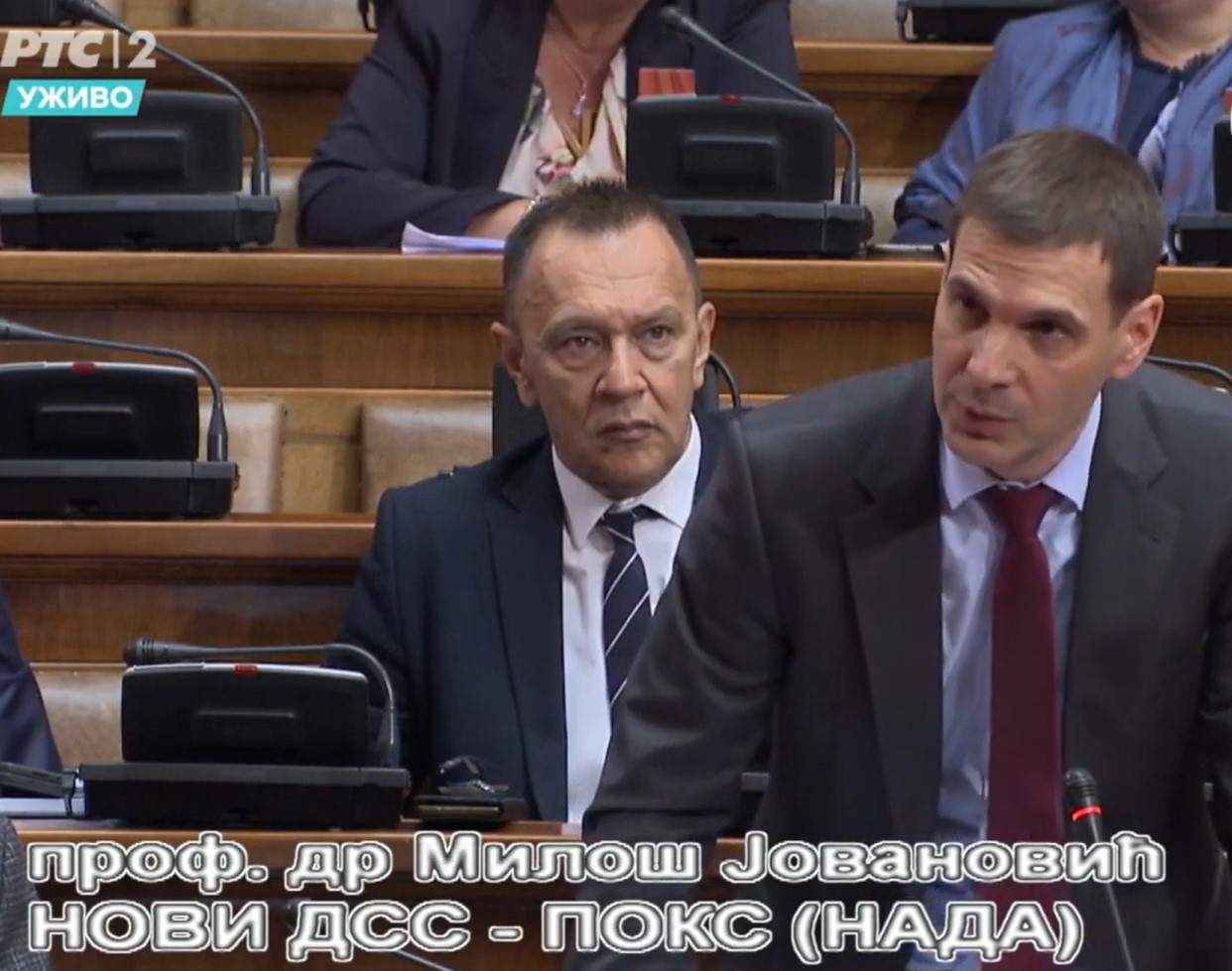 Владање уз помоћ полицијских кордона увек мирише на крај