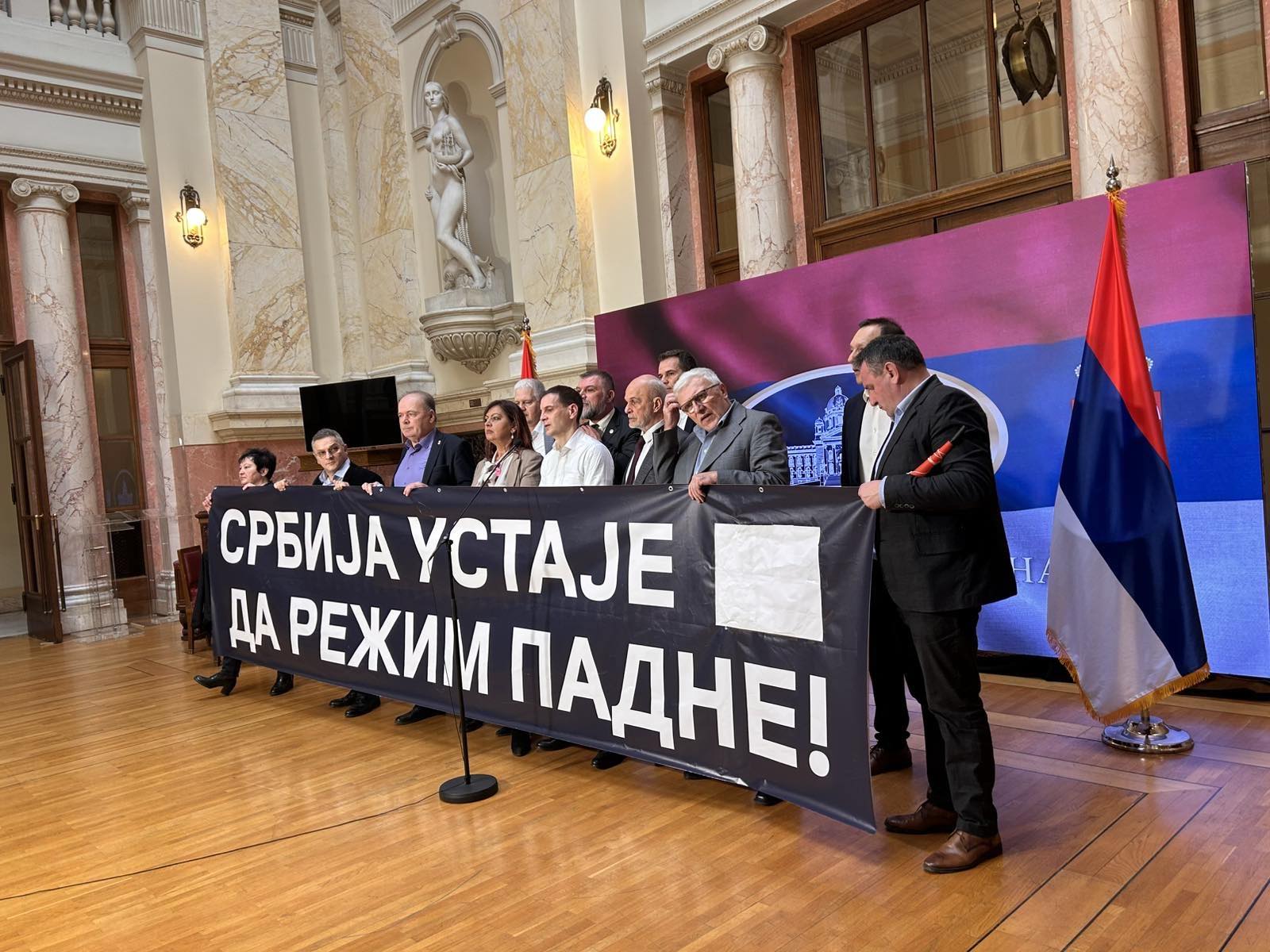 Вучевићева оставка не значи промену система, за то је потребна промена власти
