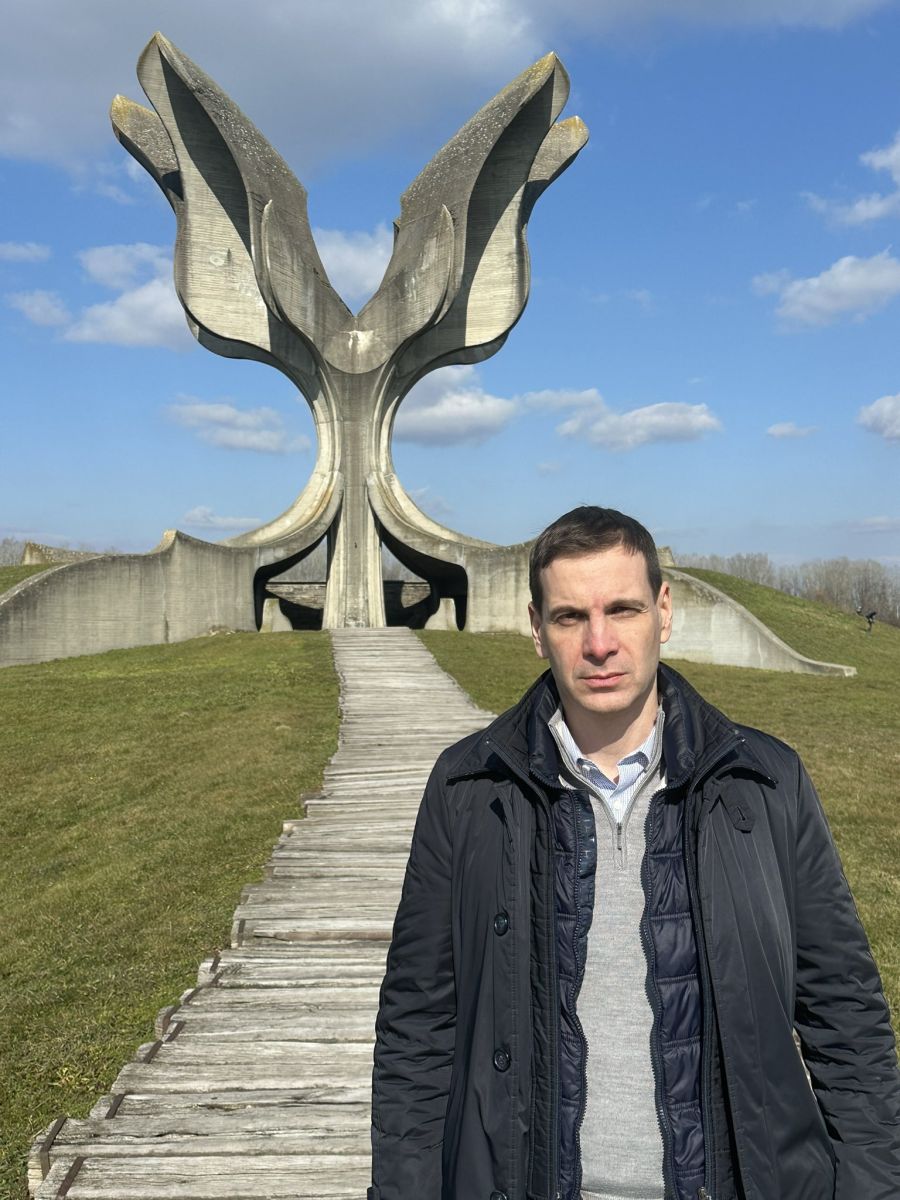 Милош Јовановић посетио Јасеновац и разговарао са владиком Јованом