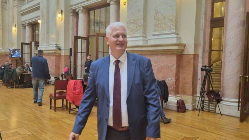 Унутрашња питања не треба интернационализовати