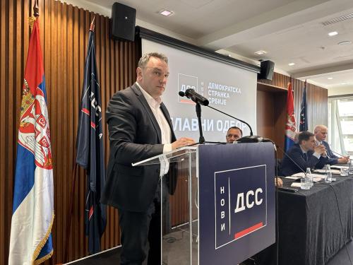 Залагање за листу аутентичне деснице јача фронт против режима